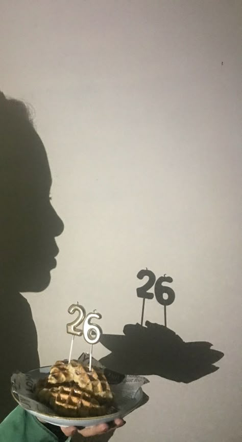 Turning 26 Quotes, Birth Day Photo Ideas, 26th Birthday Decoration Ideas, 26 Birthday Decorations, 26th Birthday Aesthetic, 26 Birthday Photoshoot Ideas, Birthday Cake 26th Birthday, Birthday Simple Photoshoot Ideas, Hello 26 Birthday