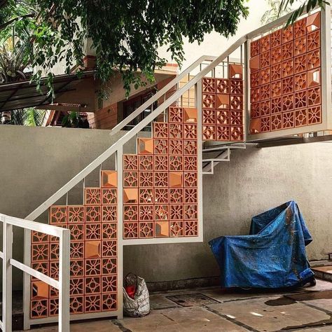 Backyard Wood Fence, Wooden Fence Design, Jali Designs, Wood Fence Ideas, Rooftop Restaurant Design, Staircase Interior Design, Staircase Design Modern, Staircase Railing Design, Staircase Handrail