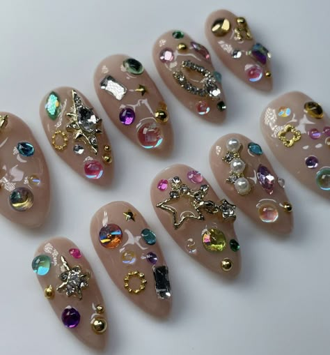 Gem Covered Nails, Gold Nail Charm Designs, Pearl Junk Nails, Charm Filled Nails, Rhinestone Junk Nails, Pierced Nail Designs, Charms Nails Ideas, Colorful Nails With Charms, Chunky Charm Nails