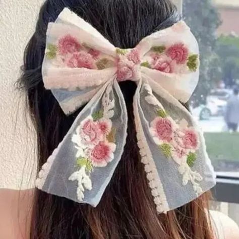 Hair bow 🎀 Price :199/- Hair Accessories Diy Headband, Diy Hair Scrunchies, Bows Diy Ribbon, Fancy Jewellery Designs, Hair Ribbon, Rose Lace, Girly Accessories, Diy Headband, Kids Hair Accessories