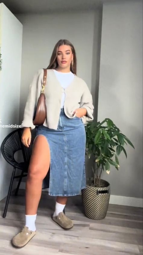 Medium Size Style Outfits, Summer 2024 Midsize, Simple Mid Size Outfits, Midsize Outfits Ideas, Cute Outfits Mid Size, Summer Outfit Inspo 2024 Midsize, Short Midsize Body Outfits, Petite Mid Size Fashion, Mid Size Preppy Outfits