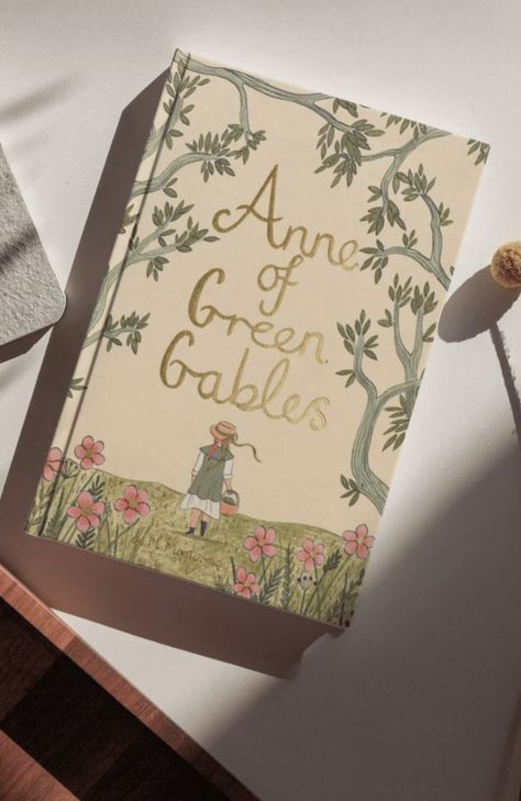 A beautiful hardback edition of Lucy Montgomery's story of the wildly creative and imaginative eleven year old orphan, Anne of Green Gables. Anne Of Green Gables Book Cover, Anne Of Green Gables Aesthetic, Anne Of Green Gables Book, Tom Sawyer, Anne Shirley, Meaning Of Love, Always Learning, Book Nook, Anne Of Green