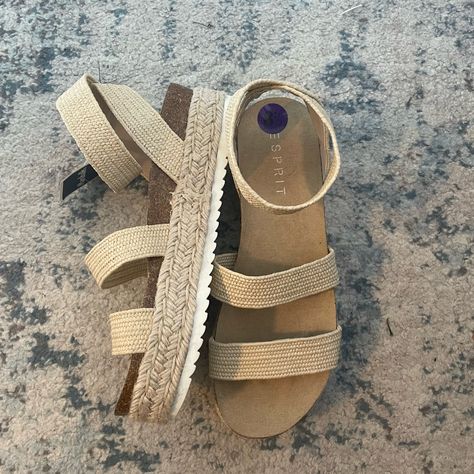 Cute Summer Sandals Flats, Cute Summer Shoes For Women, Cute Strappy Sandals, Cute Beach Sandals, Europe Sandals, Beach Sandals Aesthetic, Vacay Shoes, European Sandals, Summer Shoes Aesthetic