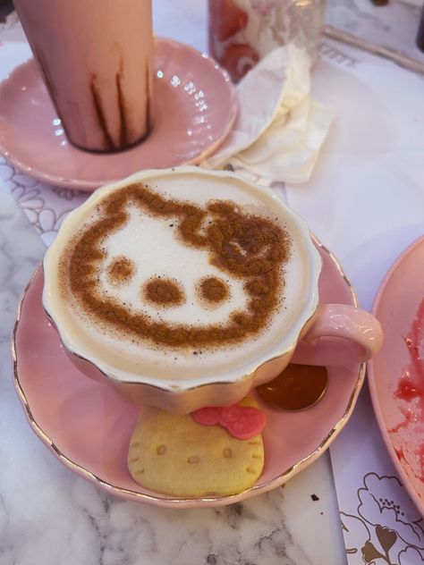 Cute cappuccino idea from Hello Kitty Cafe in Mexico City #hellokitty Sanrio Cafe Aesthetic, My Hello Kitty Cafe, Hello Kitty Cafe Irvine, Hello Kitty Cafe Las Vegas, Hello Kitty Cafe Mexico City, Café Mocha, Kitty Cafe, Mexico City, Cappuccino