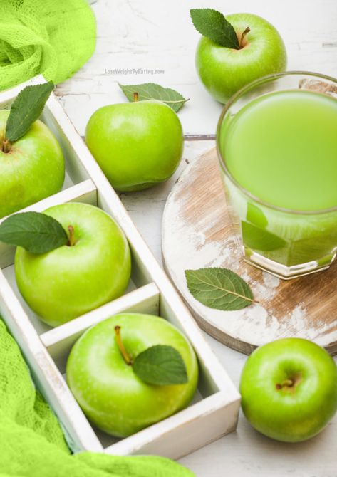 5 Green Apple Juicing Recipes (JUICE DIET RECIPES) Easy Green Juice Recipe, Juice Diet Recipes, Apple Diet, Homemade Apple Juice, Apple Juice Recipe, Spinach Juice, Juice Cleanse Recipes, Detox Juice Recipes, Juice Diet