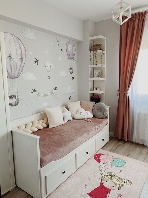 Ikea Daybed Nursery, Hemnes Daybed Kids Room, Nursery Guest Room Combo, Ikea Hemnes Bed, Hemnes Ikea, Kids Storage Furniture, Daybed Room, Ideas Habitaciones, Cool Kids Rooms