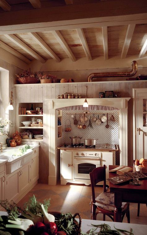 Old Country Home Aesthetic, Old Italian House Interior, Italian House Aesthetic, Italian House Interior, Italian Countryside House, Italian Kitchen Ideas, Old Italian House, Italian Villa Interior, Italian Country Kitchen