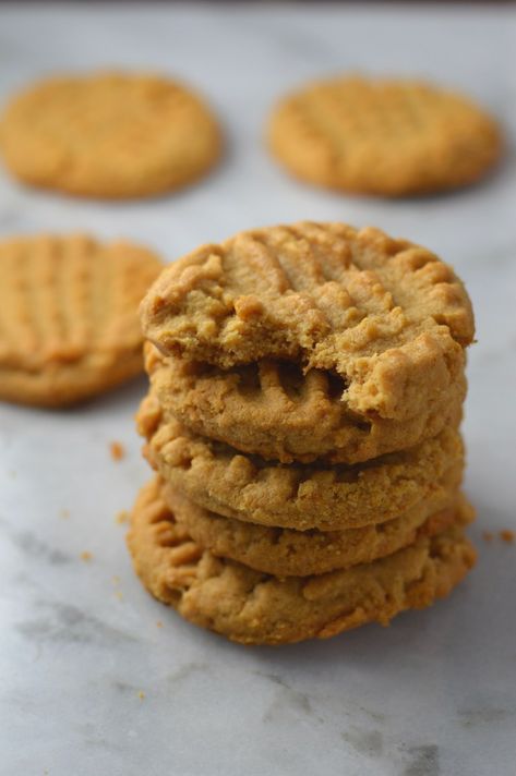 Protein Cookies Recipe, Protein Powder Cookies, Peanut Butter Protein Cookies, Whey Protein Recipes, Protein Muffins, Protein Powder Recipes, Protein Desserts, Peanut Butter Protein, Powder Recipe