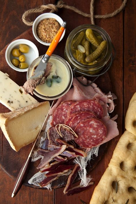 Easy Meals For One, Meat Platter, Charcuterie And Cheese Board, Cured Meats, Beautiful Food, Charcuterie Board, Appetizer Snacks, Food Photo, Wine Recipes