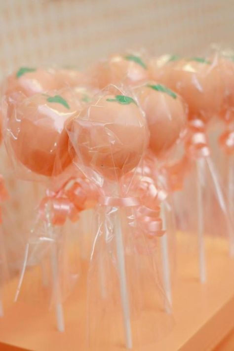 Love these peach cake pops for a sweet as a peach birthday party #peachbirthdayparty #peachbirthdaypartyideas #peachbirthdaypartydecor #peachbirthdaypartydecorations #kidsbirthdayparty #kidsbirthdaypartyideas #girlbirthdayparty #girlbirthdaypartyideas Peach Treats, Pie Birthday, Ideas Birthday Party, Peach Birthday, Baby First Birthday Themes, Peach Baby Shower, Peach Party, 1st Birthday Party Themes, Peach Cake