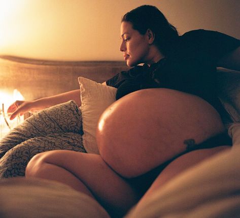 Pregnant Belly Huge, Twin Pregnancy Belly, 40 Weeks Pregnant, Big Pregnant, Gender Prediction, Pregnancy Goals, Beautiful Pregnancy, Expecting Twins, Second Pregnancy