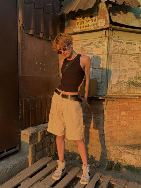 #boy #style #fashion #90s Khaki Jorts Outfit, Bloke Core Outfits Woman, Bloke Core Outfits, Soft Masc, Jorts Outfit, Skz Concert, Bloke Core, Tomboy Outfit, Core Outfits