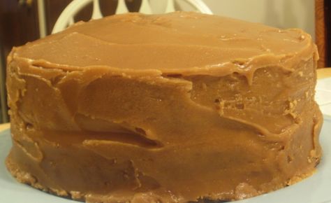 Got this recipe from my grandmother. It can be alittle tricky to make if you don't pay attention to the temp. but, it's great. Caramel Frosting Recipe, Cake With Caramel Frosting, Carmel Cake, Grands Biscuits, Southern Caramel Cake, Caramel Cake Recipe, Cake With Caramel, Caramel Icing, Cake Style