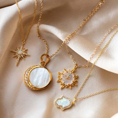 Winter Accessories Jewelry, Moonstone Aesthetic, Opal Aesthetic, Etsy Aesthetic, Gold Inspo, Recycled Gold Jewelry, Eclectic Jewelry, Opal Moonstone, Creative Jewelry Photography