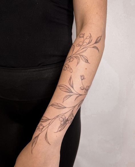 Talia Mar Tattoo, Simple Sleeve Tattoo Women, Arm Wrap Tattoo, Wrap Around Wrist Tattoos, Floral Arm Tattoo, Underarm Tattoo, Around Arm Tattoo, Wrap Around Tattoo, Arm Sleeve Tattoos For Women