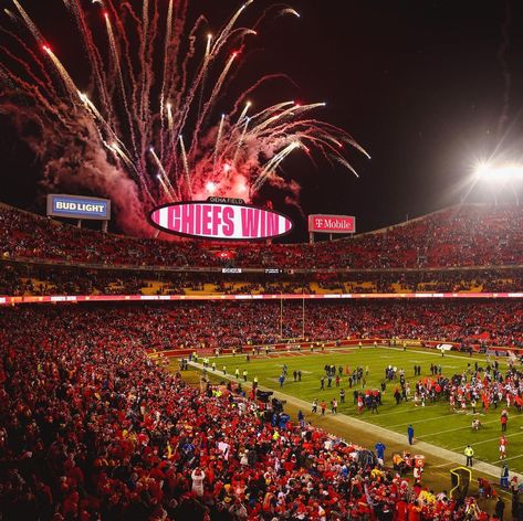 Kc Chiefs Aesthetic, Chiefs Game Aesthetic, Kansas City Chiefs Aesthetic, Super Bowl Aesthetic, Chiefs Aesthetic, Chiefs Tailgate, Kansas City Chiefs Superbowl, Kansas City Chiefs Stadium, Kansas City Nfl