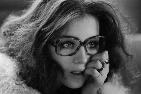 Le Locataire - Roman Polanski, Isabelle Adjani Woman With Glasses, Isabelle Adjani, Roman Polanski, I Love Cinema, The Tenant, French Actress, Baby Boomer, Vintage Glasses, Geek Chic