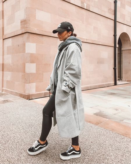 Hoodie And Wool Coat Outfit, Wool Coat Casual Outfit, Black Vans Platform Outfit, Black Leggings Outfit Autumn, Charcoal Dress Outfit, Charcoal Hoodie Outfit, Outfit With Vans Old Skool, Platform Vans Outfit Winter, Winter Vans Outfit