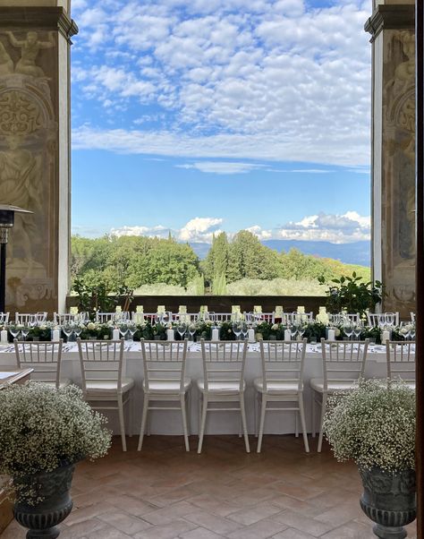 Villa Mangiacane, Tuscany Wedding Venue, Florence Tuscany, Reception Tablescapes, Villa Wedding, Tuscany Wedding, Design Course, Castle Wedding, Italy Wedding