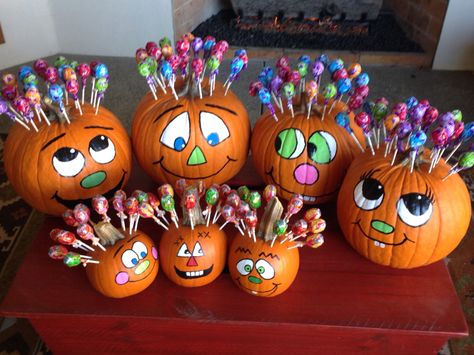 Painted Pumpkins - Lolipop Hair!!!! Halloween Themed Appetizers, Halloween House Party, Halloween Games For Kids, Adornos Halloween, Halloween Crafts Decorations, Halloween Party Games, Homemade Halloween, Birthday Halloween Party, Halloween Diy Crafts