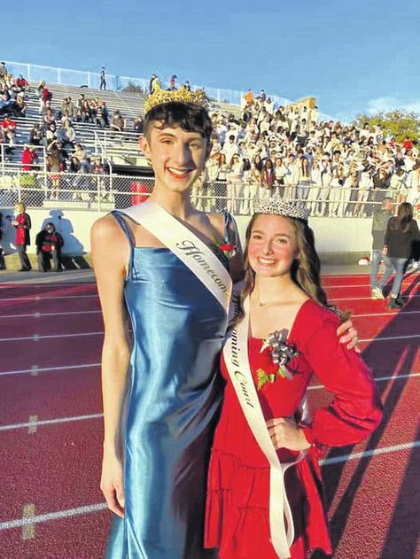 Homecoming King And Queen, Indie Hipster Fashion, Senior Elite, Cook Ideas, Homecoming King, Royalty Crown, High School Homecoming, Homecoming Court, Preppy Grunge