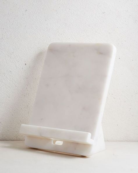 Cute Gifts For Christmas, Trinkets Decor, Cookbook Stand, Christmas Decorations Cheap, Cook Book Stand, Marble Furniture, Modern Office Desk, The Home Edit, Cheap Christmas