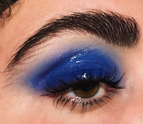 Blue Glossy Eyeshadow, Cobalt Blue Eye Makeup, Glossy Eyeshadow Look, Blue Grunge Makeup, Messy Eyeshadow, Nike Shoot, Glossy Eyelids, Male Runway, Kate Makeup