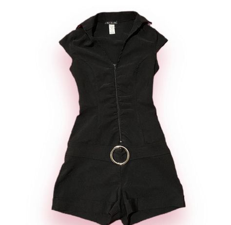 00s Fashion Outfit, Mini Romper, Chunky Belt, Downtown Outfits, Little Outfits, Alternative Outfits, Simple Trendy Outfits, Goth Outfits, 2000s Fashion