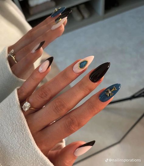 Minimalist Nails Black And White, Nails With Moon Design, Manicure Nail Designs, Nail Jewels, Edgy Nails, Pointed Nails, Grunge Nails, French Tip Acrylic Nails, Neutral Nails