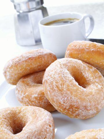 Old Fashioned Donut Recipe, Donat Glaze, Doughnut Recipes, Old Fashioned Donut, Doughnut Recipe Easy, Donut Calories, Cake Donuts Recipe, Easy Donut Recipe, Yeast Donuts