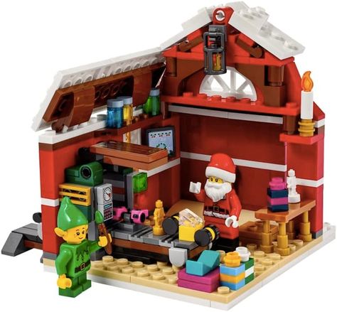 Santa Claus Workshop, Lego Santa, Lego Gingerbread House, Christmas Village Sets, Lego Christmas, Lego Store, Free Toys, Santa's Workshop, Conveyor Belt