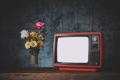 Old retro tv it's still life with flower... | Free Photo #Freepik #freephoto #flower #technology #retro #tv Passed Exam, Aesthetic Tv, Vintage Still Life, Send Flowers Online, Old Aesthetic, Tv Vintage, Flower Delivery Service, Learning Materials, Best Selling Products