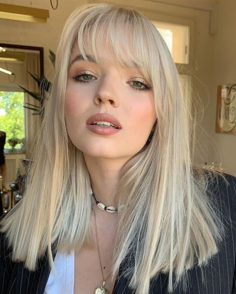 Chic Airy Wispy Bangs Wispy Bangs Round Face, Flattering Bangs, Bangs Round Face, Blonde Bangs, Blonde Hair With Bangs, Bangs For Round Face, Bangs With Medium Hair, Short Straight Hair, Long Bangs