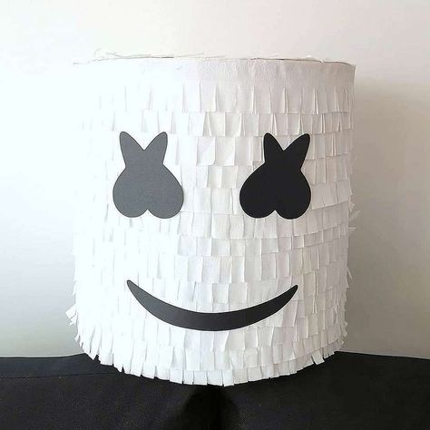 Fortnite Pinata Diy, Fortnite Pinata, Diy Anniversaire, Fortnite Marshmello, Pinatas Ideas, Diy Organiser, Fortnite Birthday Party Ideas, Jordan Birthday, Fortnite Birthday Party