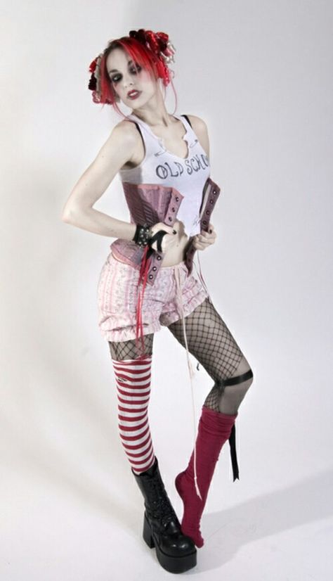 Emilie Autumn's wonderful style. Emilie Autumn Outfit, Emilie Autumn Aesthetic, Dark Caberet, Emelie Autumn, Emily Autumn, Dark Cabaret, Emilie Autumn, Arte Punk, Zombie Girl