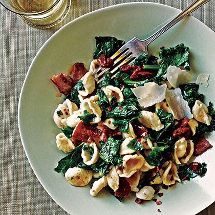 Orecchiette with Kale, Bacon, and Sun-Dried Tomatoes Leafy Greens Recipes, Easy Pasta Recipes Quick, Cooking Light Recipes, Sundried Tomatoes, Kale Recipes, Sun Dried Tomatoes, Easy Pasta Recipes, Tomato Recipes, Cooking Light