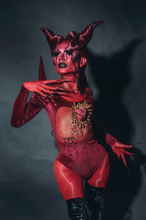 Female Demon Costume, Female Demon, Demon Costume, Fantasy Party, Female Demons, Horror Makeup, Fantasy Theme, Photo Makeup, Halloween Pictures