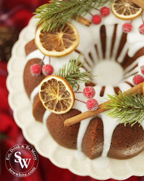 Orange Bundt Cake Decoration, Christmas Bundt Cake Decoration, Decorated Bundt Cakes, Bundt Cake Decorations, Mince Pie Filling, Amazing Christmas Desserts, Easy Christmas Cake, Christmas Bundt Cake, Magazine Recipe