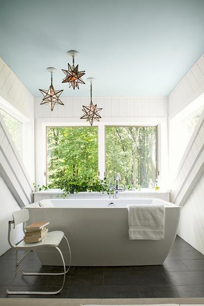 Whites for ceilings include White Dove OC-17, Cloud White OC-130 and Decorator’s White OC-149. Most popular blues: Iceberg 2122-50, Bird’s Egg 2051-60, November Skies 2128-50. Here, a bathroom ceiling in Buxton Blue HC-149 Bathroom Ceiling Paint, Blue Ceiling Paint, Best Paint For Bathroom, Paint For Bathroom, White Ceiling Paint, Ceiling Paint Colors, Tranquil Bathroom, Blue Ceiling, Light Paint Colors