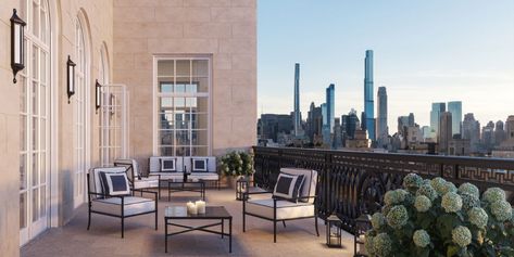 Penthouse Dining Room, Upper East Side Penthouse, Peter Pennoyer, Penthouse Living Room, Tall Lanterns, Apartment Nyc, Model Contract, Penthouse Living, New York Penthouse