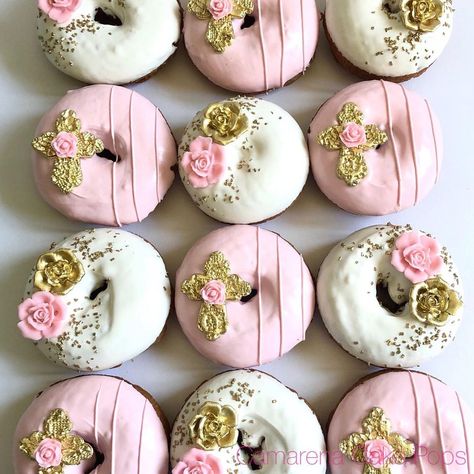 Vintage Tea Party Food, Donat Glaze, Donut Decorating Ideas, Tea Party Desserts, Donuts Donuts, Donut Decorations, Mini Doughnuts, Donut Bar, Dessert Bar Wedding