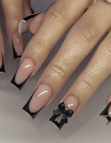 Nail Ideas Black Tips, Black Franchise Nails, Black French Tip Nails Charms, Short Cute Nails Square, Short Nail Sets Black Women, Black French Tip Nails With Bow, Black French Nails Square, Black French Tip With Bow, Cute Black French Tip Nails