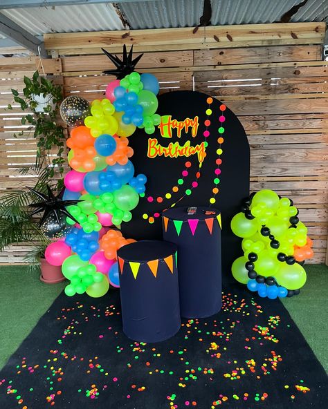 Asje decor for your party decoration 7448167. In love with this neon color birthday decoration Don’t hesitate to contact us for your next decoration 7448167 We work with your budget Neon Birthday Party Ideas Decoration, Neon Balloon Decorations, Colors Theme Party, Decoracion Fiesta Neon Party Ideas, Neon Party Ideas, Glow Party Decorations, Neon Party Decorations, Glow In Dark Party, Neon Birthday Party