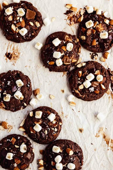 Easy Rocky Road Cookies - Flouring Kitchen Easy Rocky Road, Rocky Road Cookies, Wire Whisk, Soft Chocolate Chip Cookies, Crispy Cookies, Big Cookie, Buttery Cookies, Bowl Recipe, Rocky Road