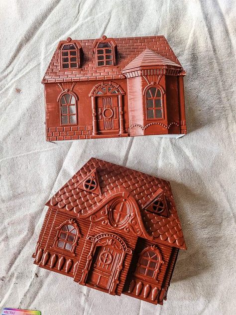 Dollar Tree Wood Gingerbread House, Fake Gingerbread House Diy, Dollar Tree Dollhouse Makeover, Dollar Tree Gingerbread House, Fake Gingerbread House, Dollar Tree Dollhouse, Dollar Tree Toys, Gingerbread House Pictures, Diy Gingerbread House