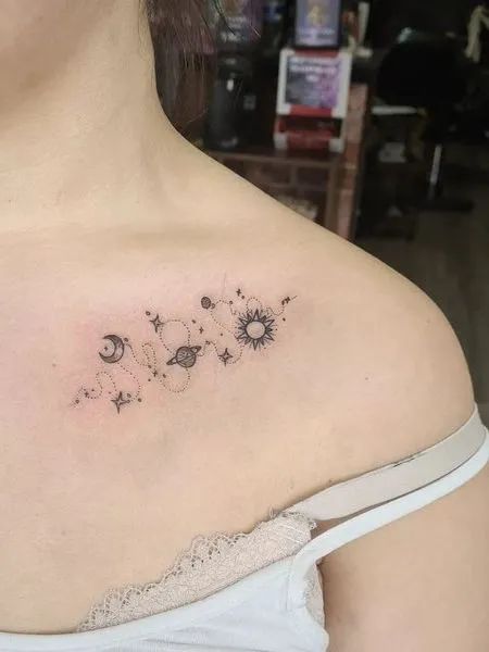 Small Color Bone Tattoos For Women, Witchy Collarbone Tattoo, Space Collarbone Tattoo, Space Collar Bone Tattoo, Fine Line Tattoo Ideas Collarbone, Constellation Collar Bone Tattoo, Dainty Tattoos Collar Bone, Coller Bone Tattoos Small Women, Simple Collarbone Tattoos