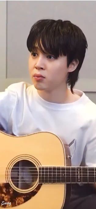 Jimin Playing Guitar, Fullscreen Wallpaper, Swag Wallpaper, Jimin Pictures, Bangtan Bomb, Playing Guitar, Show Me, Bts Wallpaper, Lock Screen Wallpaper