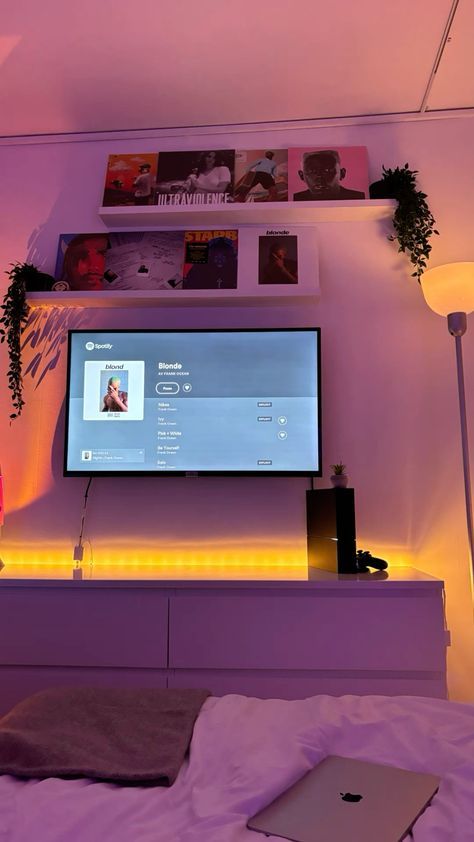 Tv Mounted On The Wall In Bedroom Ideas, Led Bedroom Ideas Room Decor, Ps4 Room Ideas, La Bedroom Aesthetic, Big Tv Bedroom, Aesthetic Room Lamp, Retro Room Ideas Aesthetic, Frank Ocean Aesthetic Room, Bedroom Inspo Led Lights