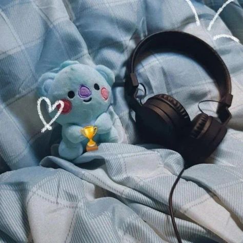 Koya bebe namjoon aesthetic audifonos heart nam kim namjoon bt21 bt21 baby blue Namjoon Blue Aesthetic, Koya Bt21, Namjoon Aesthetic, Music Headphones, Bts Aesthetic, Foto Ideas Instagram, Blue Aesthetic, Cat Ear Headphones, Kim Namjoon