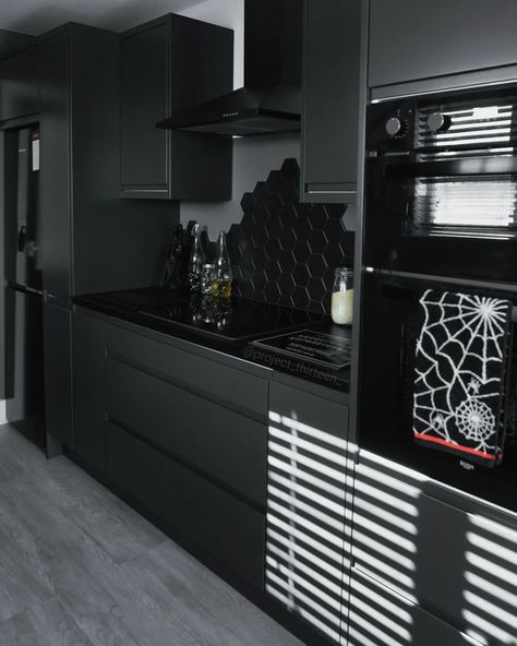 Modern Gothic Kitchen, Goth Kitchen Ideas, Goth Home Aesthetic, Gothic Kitchen Ideas, Modern Goth Home, Gothic Apartment Decor, Goth House Decor, Goth Interior Design, Gothic Kitchen Decor